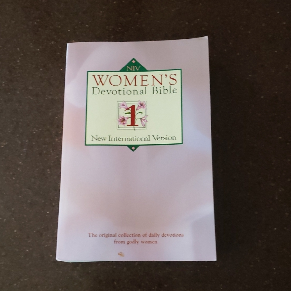 New INTERNATIONAL version Women's Devotional BIBLE.